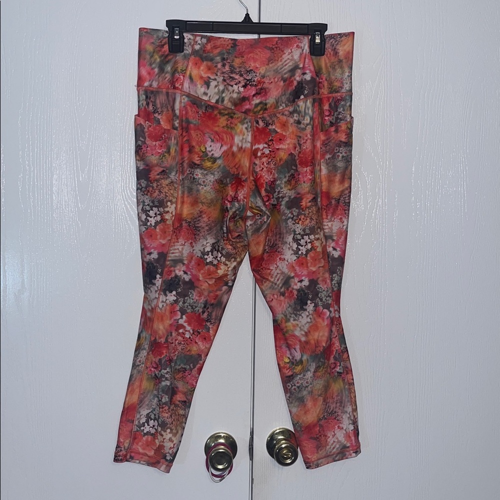 Athleta Salutation Stash Pocket 7/8 Leggings - Picture 4 of 6